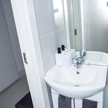 1B Apartment, 30 Mins To Oxford Street Londra Esterno foto